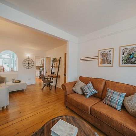 Cotswolds- Homely 2 Bed House With Garden, Wifi - Esho Stays Сайърънсестър Екстериор снимка