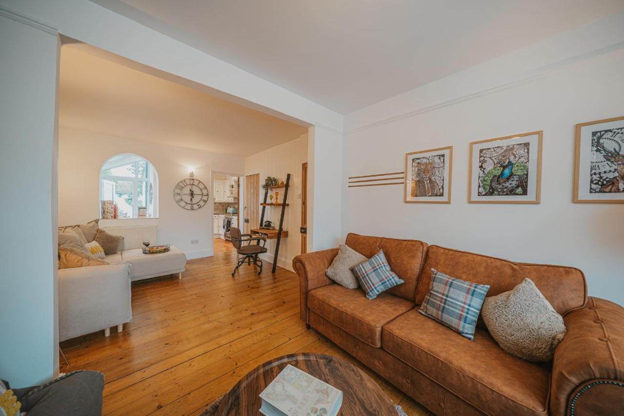 Cotswolds- Homely 2 Bed House With Garden, Wifi - Esho Stays Сайърънсестър Екстериор снимка
