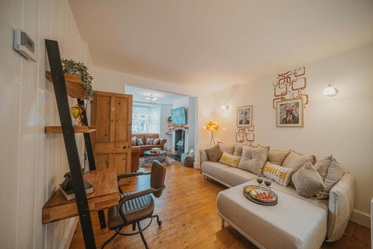 Cotswolds- Homely 2 Bed House With Garden, Wifi - Esho Stays Сайърънсестър Екстериор снимка